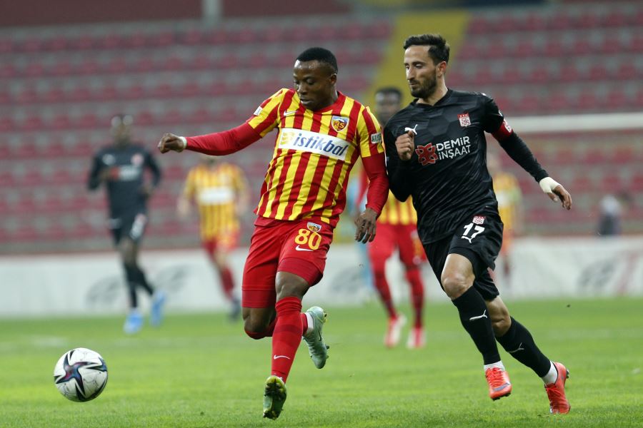 EZELİ RAKİPLER KARŞI KARŞIYA