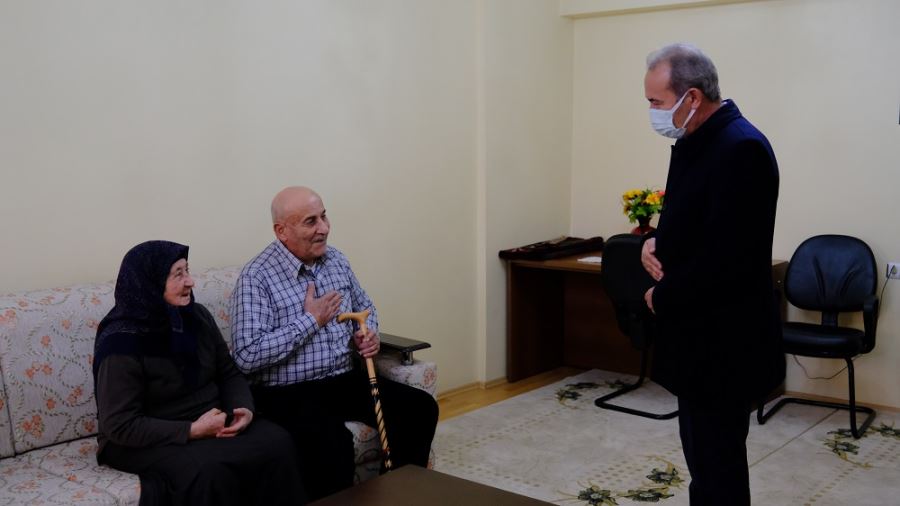 Hayırsever çiftten anlamlı bağış (Video)