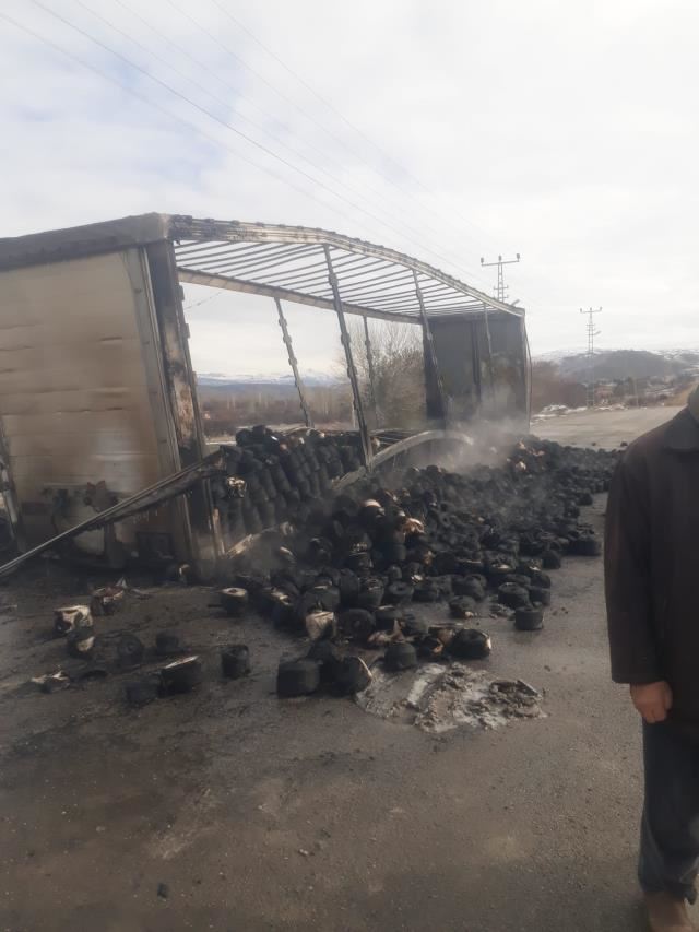 İPLİK YÜKLÜ TIR'DA YANGIN