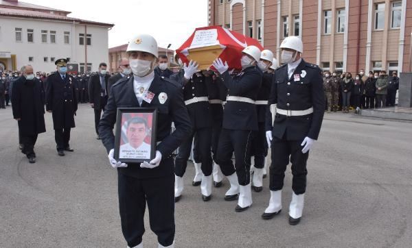 Kalp krizi geçiren polis memuru hayatını kaybetti