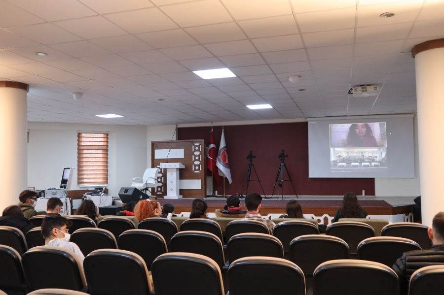 Öğrencilere çevrimiçi eğitim