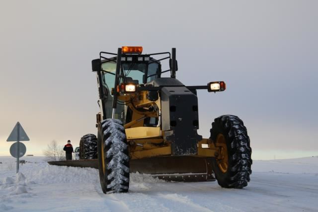 74 köy yolu ulaşıma kapandı