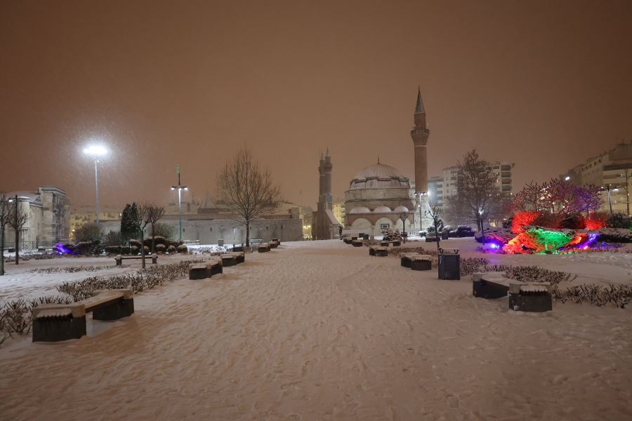 ÖZLEDİĞİMİZ KAR YAĞDI