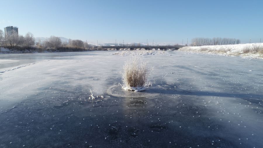 Kızılırmak buz tuttu