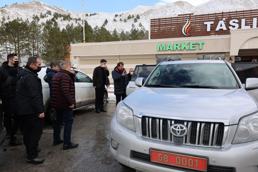 Makam araçlarıyla misafirhanelere götürüldüler