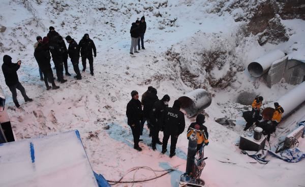 GAZDAN ETKİLENEN 2 İŞÇİ HASTANEYE KALDIRILDI