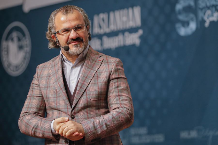 Yazar Aslanhan’a yoğun ilgi