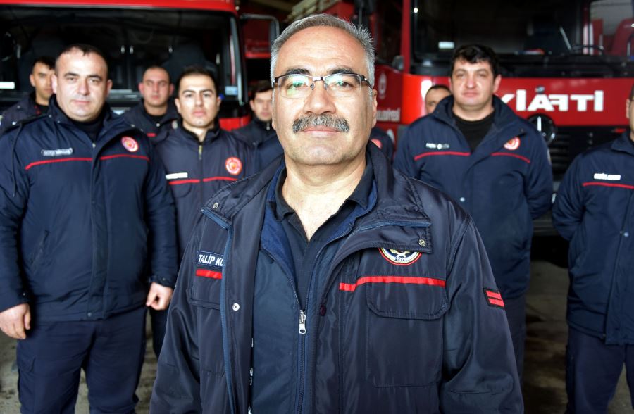 200 metre sürünüp, baygın işçiye hayat verdi