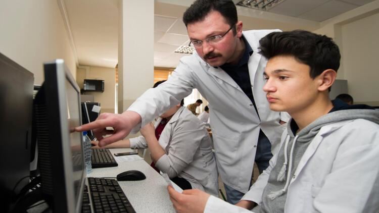 MESLEKİ EĞİTİME İLGİ ARTIYOR