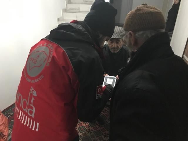 Köydeki hasta için seferber olundu (Video)