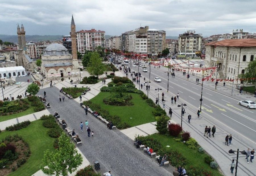 İSTANBUL’DA YAŞIYORUZ