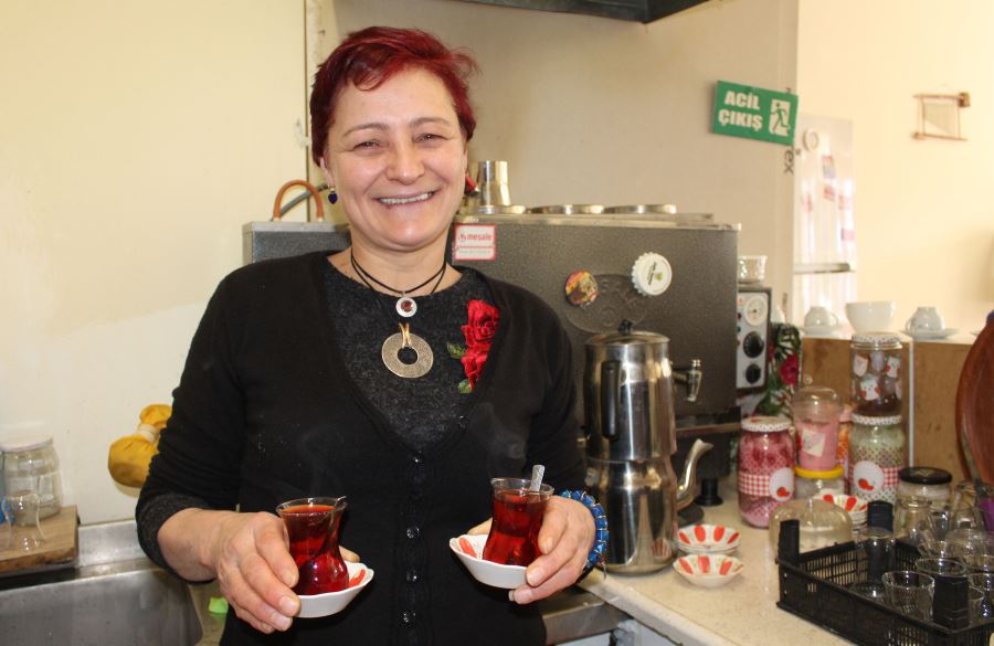 SİVAS'IN TEK KADIN KIRAATHANECİSİ