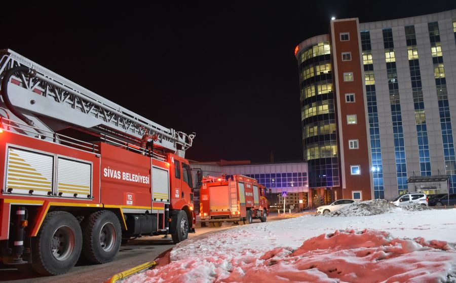 Hastanenin havalandırma boşluğunda yangın