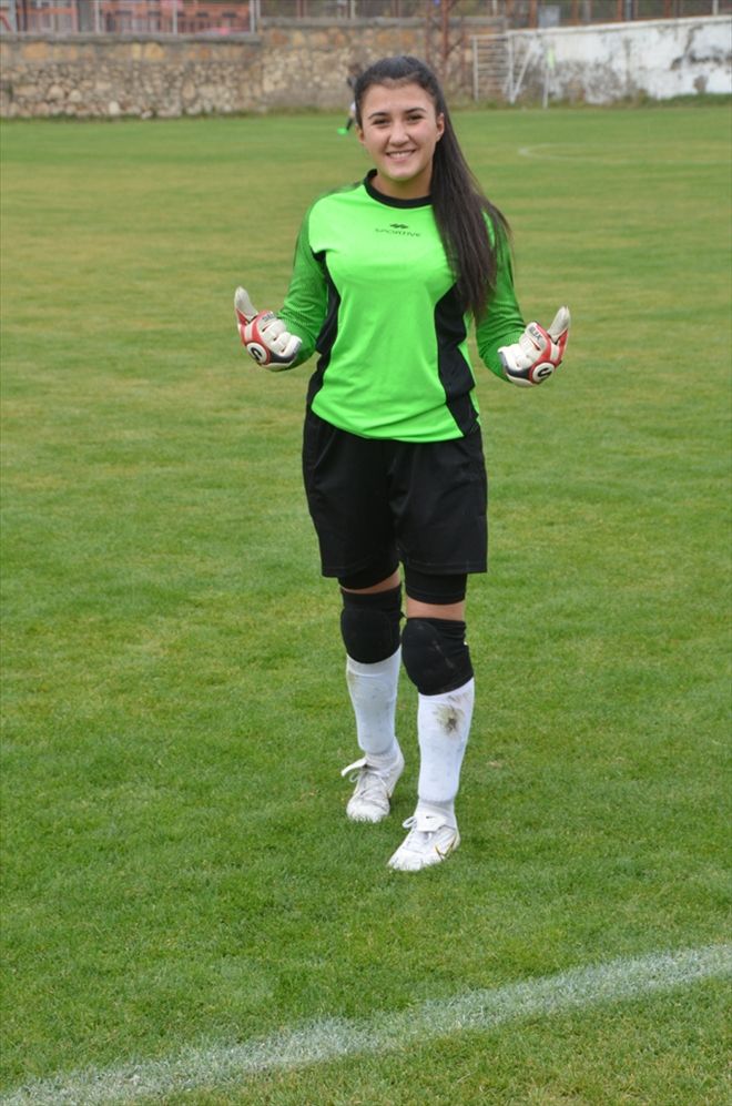 ÜMMÜHAN, ?KALEM GOLLERE KAPALI?