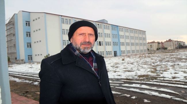 Şarkışla Uygulamalı Bilimler Yüksekokulu binasının inşaatı devam ediyor