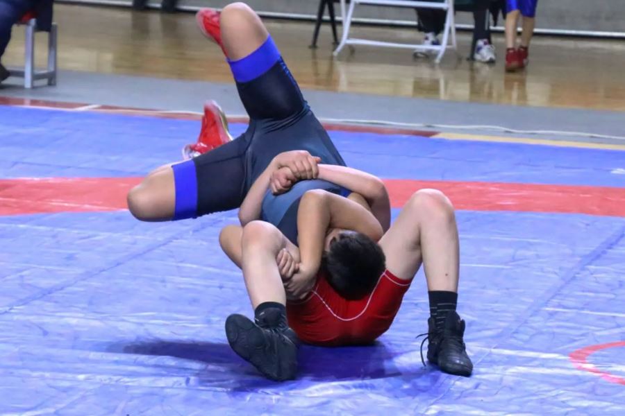 71 sporcu ter döktü