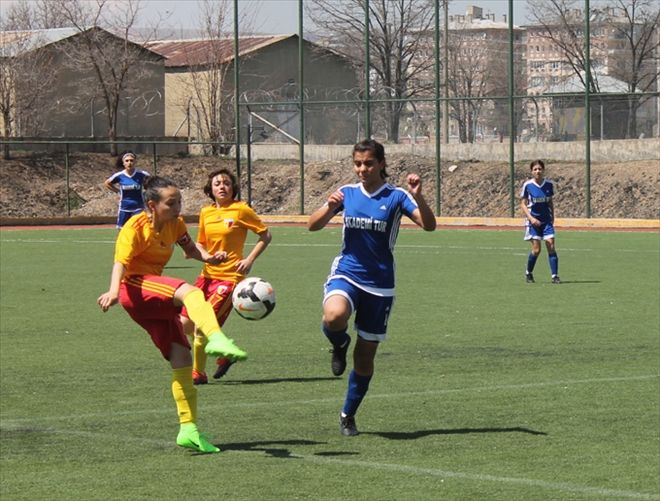 GAZİ LİSESİ ÇEYREK FİNALDE