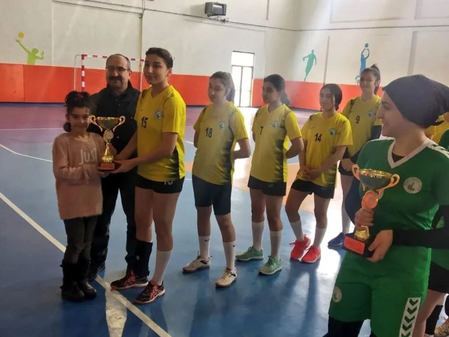 Yıldız hentbolcular Sivas’ı temsil edecek