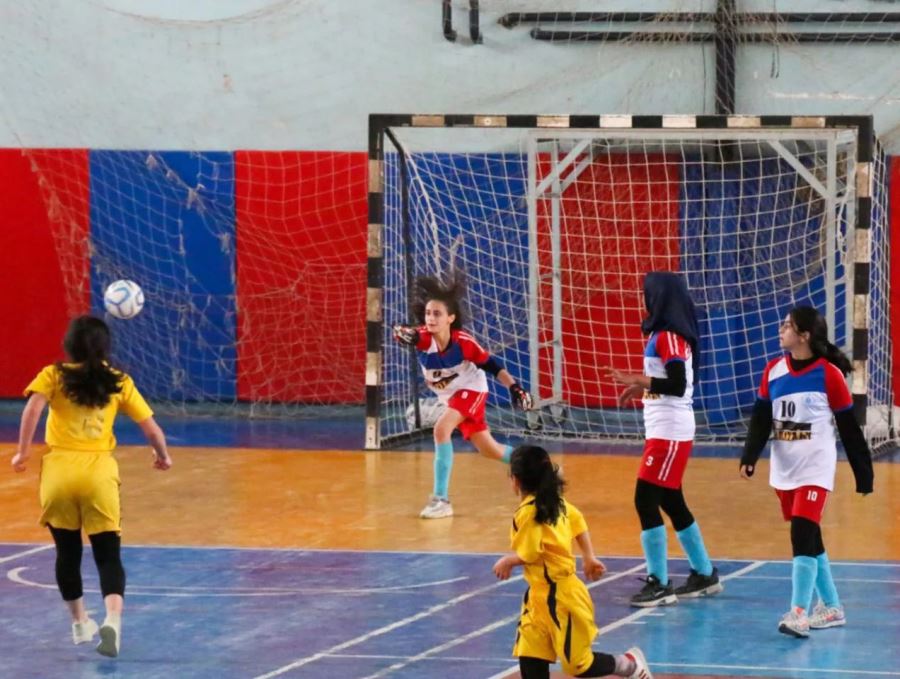 320 sporcu ter döktü