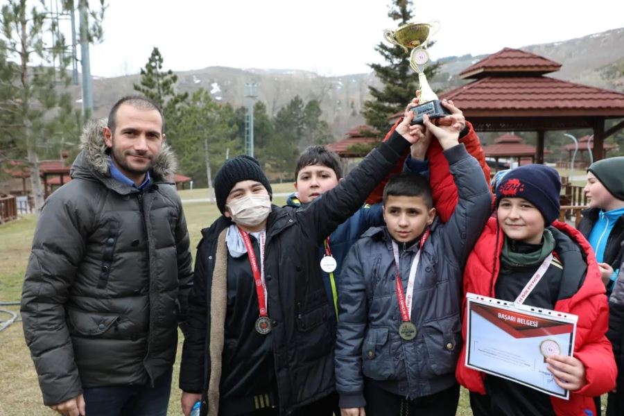 60 sporcu oryantiringde ter döktü