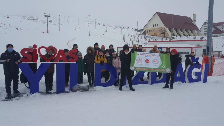 Öğrenci ve öğretmenler Yıldız’da doyasıya eğlendiler