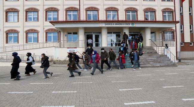 Şarkışla'da deprem tatbikatı yapıldı