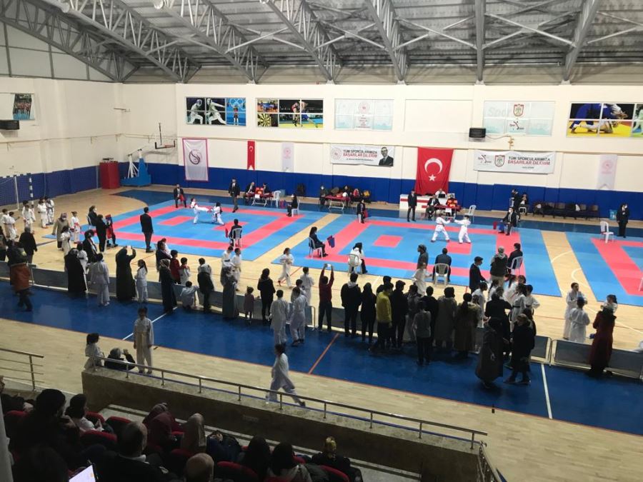 Karate şöleni start aldı