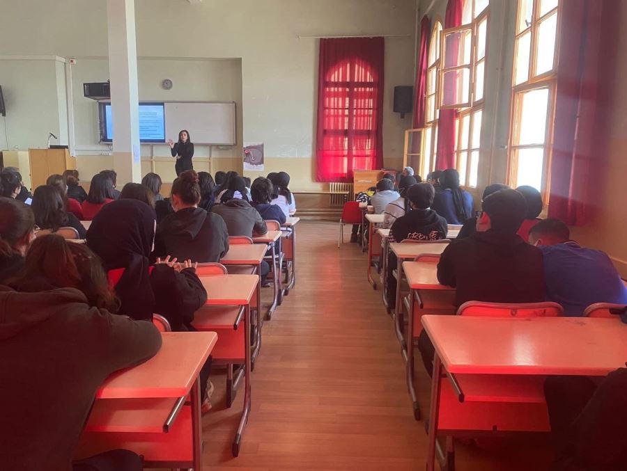 Lise öğrencilerine medya eğitimi