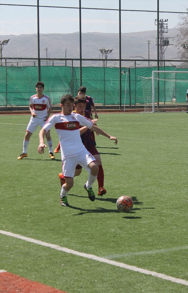 SİVASSPOR ADANA DA TEMSİL EDİYOR