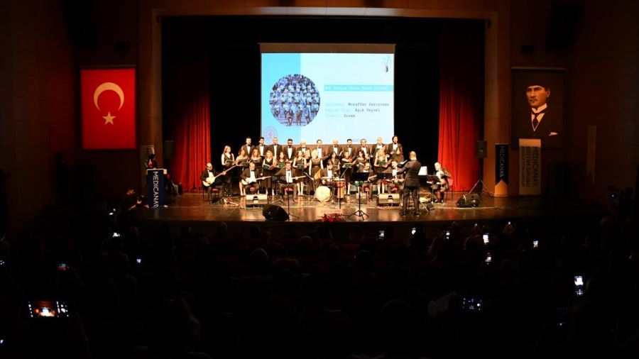 SAĞLIK ÇALIŞANLARINDAN TIP BAYRAMI KONSERİ