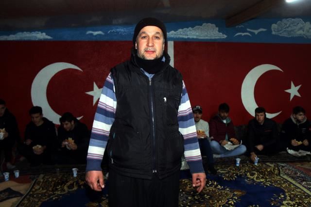 Öğrencilere döner ikram etti