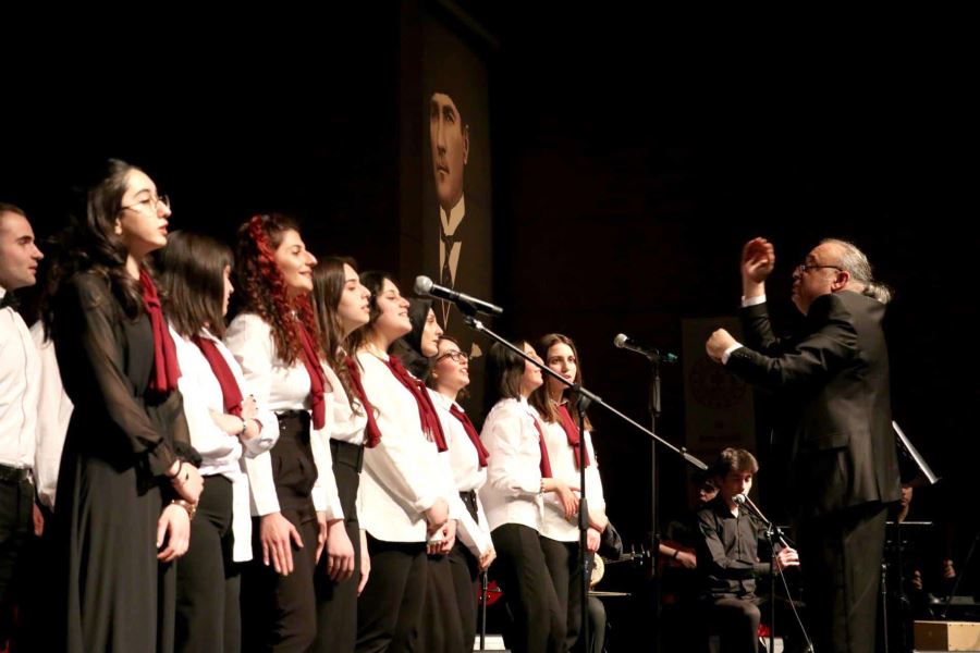 Müzik ve şiir ziyafeti sundular