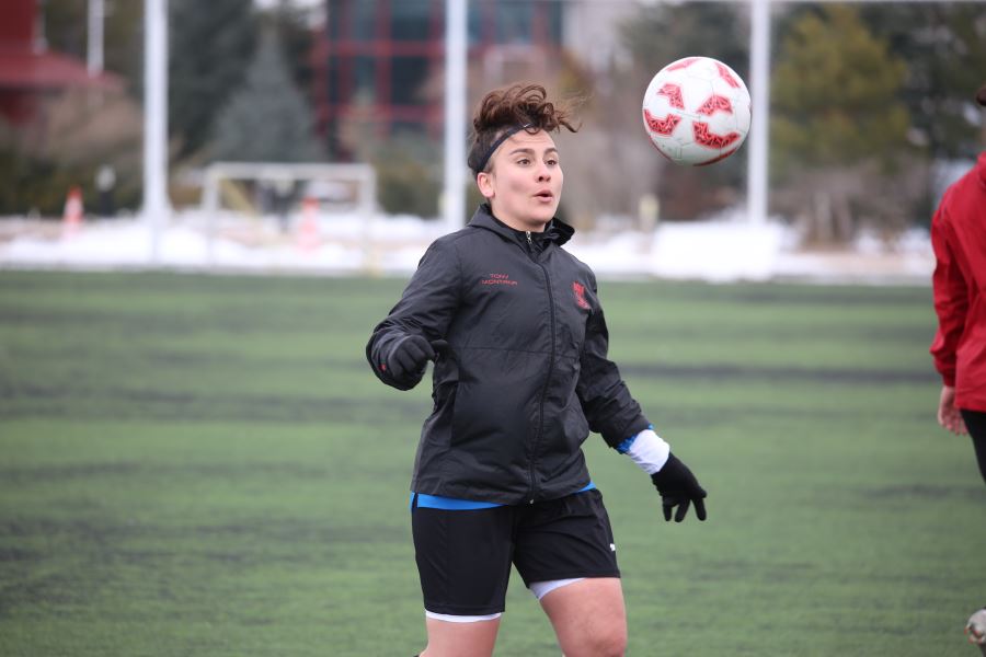 YİĞİDO KIZLAR ZORLU VİRAJDA