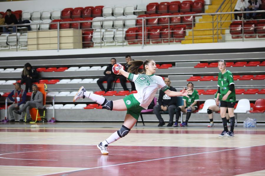 Alkışlar Aslınur’a