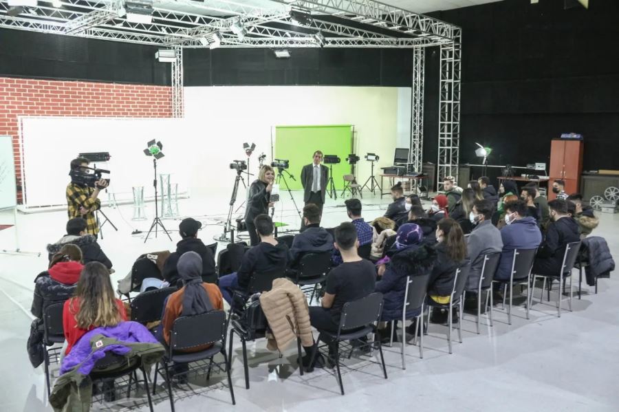 TRT’den geleceğin iletişimlerine eğitim (Video)