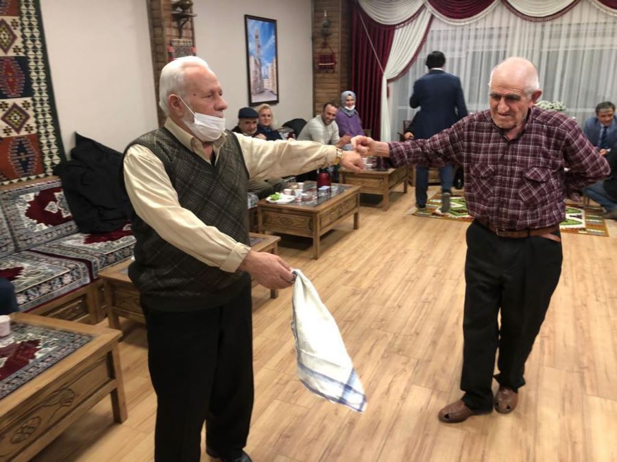 YAŞLILARLA BİR ARAYA GELDİLER