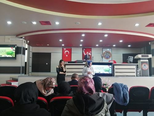 Üniversitede çocukla iletişim konferansı