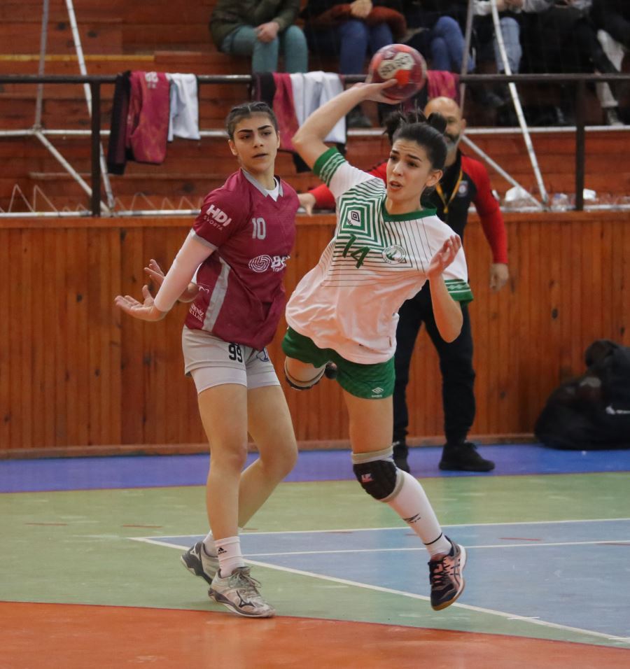 Hentbolcular istediğini yapamadı