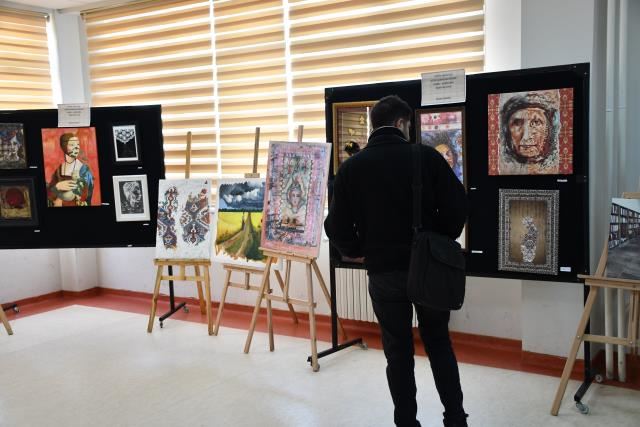 23 sanatçı sergi açtı