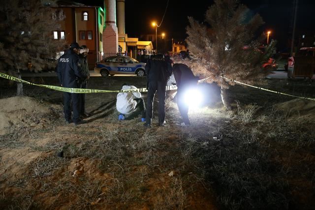 Eşini ve husumetlisini yaralayan şüpheli aranıyor