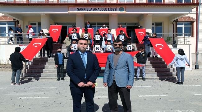 Öğrencilerden polislere sürpriz