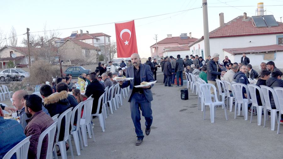 40 yıllık iftar sofrası geleneğine tekrar kavuştular