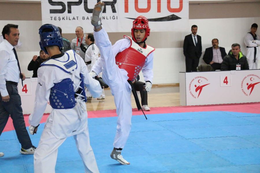 Taekwondo rüzgarı esecek