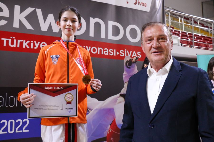 320 sporcu mücadele etti