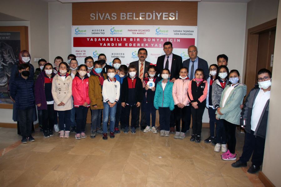 Miniklerden örnek davranış (Video)