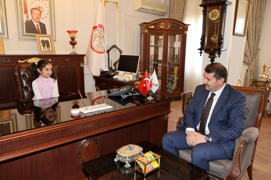 Koltuklarını çocuklara devrettiler