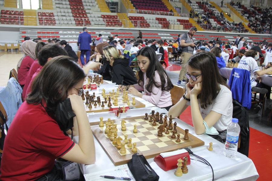 Satranç şampiyonası devam ediyor