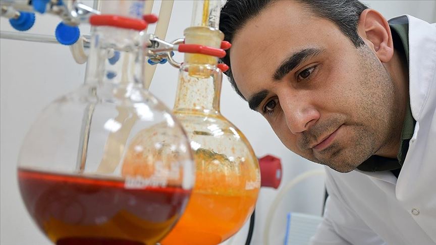 Doğal pigmentler üretti (Video)