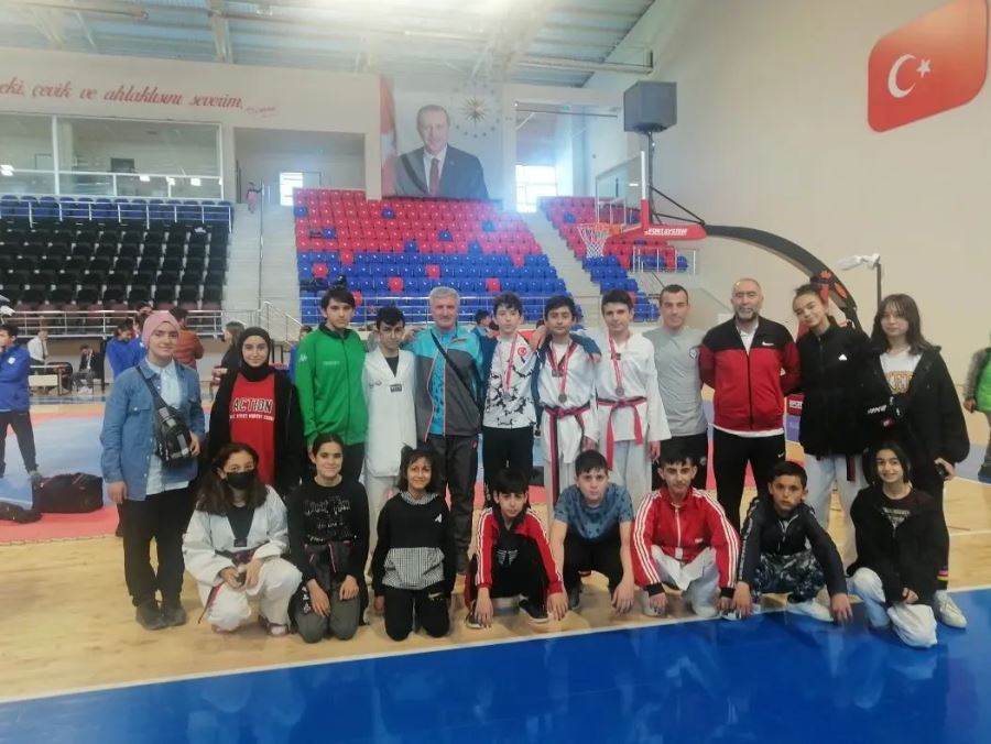 Niğde’den 4 madalya ile döndüler