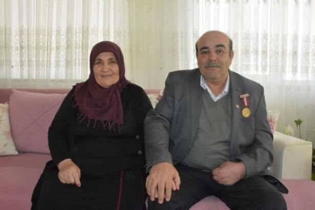 Torunlarına annelik yapıyor